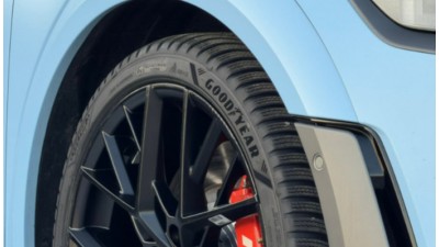 A Goodyear négyévszakos gumiabroncsa szélesebb illeszkedést és egész éves teljesítményt kínál.
