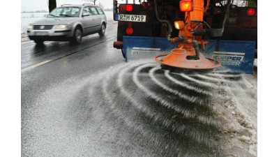 Miért sózzák az utakat télen, és mik a következményei?